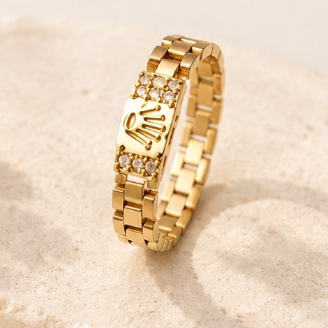Anillo tipo eslabón con cristales en oro de 14k
